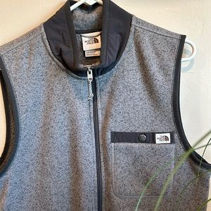 The North Face men’s sweater vest size small NWT